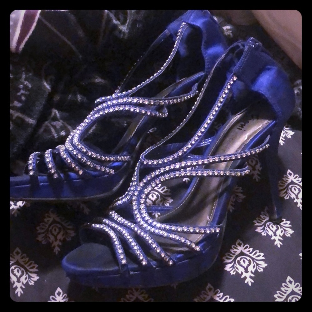 Dark blue heels/pumps